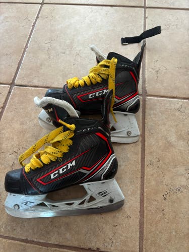 CCM JetSpeed FT370 Hockey Skates Extra Wide Width Size 4 (Used)