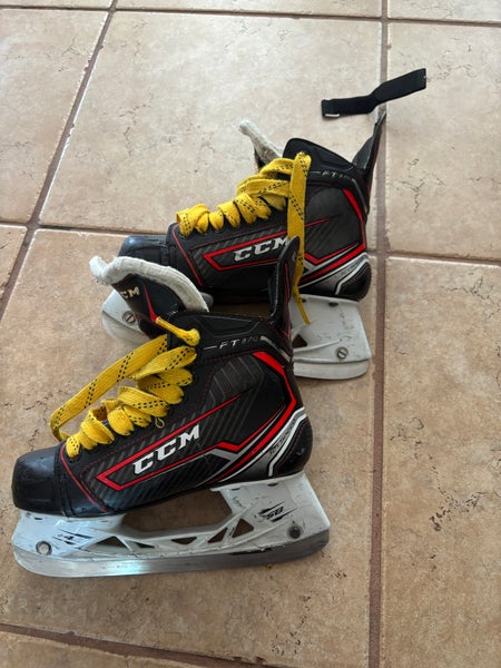 CCM JetSpeed FT370 Hockey Skates Extra Wide Width Size 4 (Used)
