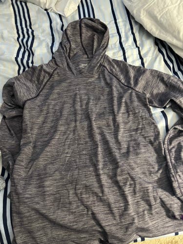Purple Women's Small Under Armour Sweatshirt (Used)
