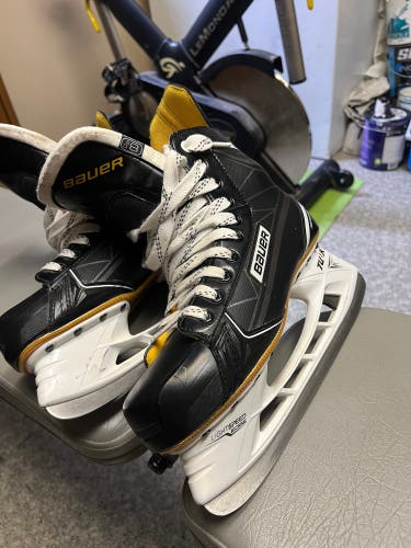 2017 Bauer Supreme 160 Hockey Skates Regular Width  8.5 (New)