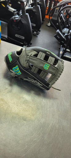 Used Wilson A2000 SP 13 BB/SB Glove RH Throw None 13" 11497-S000150463
