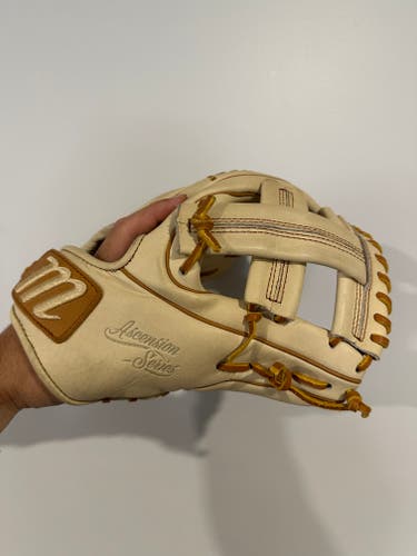 2025 Infield RH Marucci Ascension Baseball Glove 11.25" (Used)