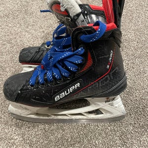 2022 Bauer Vapor 3XPro Hockey Skates Regular Width Size 2 (Used)
