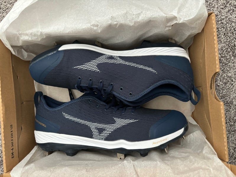 Mizuno baseball cleat