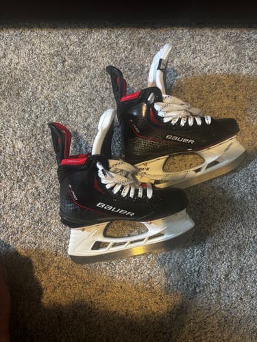 2023 Bauer Vapor 3X Pro Hockey Skates Size 2 (New)