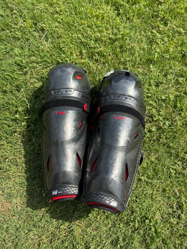 Intermediate Bauer Vapor 3X Pro 13" Shin Pads (Used)