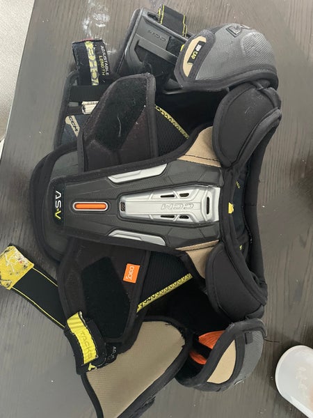 Junior Small CCM Tacks ASV Shoulder Pads (Used)
