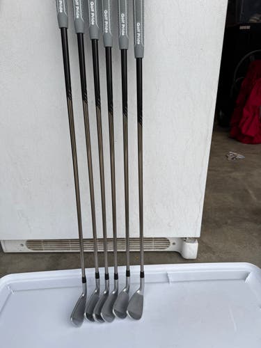 Mizuno JPX 923 Forged Right Handed Iron Set Regular Flex Graphite Shaft (Used)