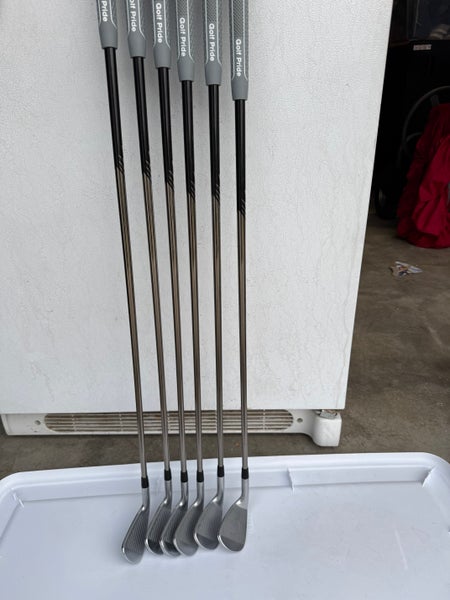 Mizuno JPX 923 Forged Right Handed Iron Set Regular Flex Graphite Shaft (Used)