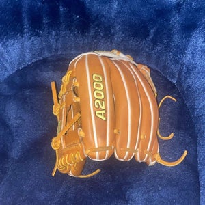 Wilson RH Infield A2000 Baseball Glove 11.75" (New)