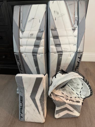33" 2024 True Catalyst PX3 Regular Goalie Full Set (Used)
