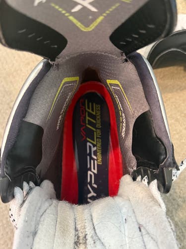 Used Senior Bauer Regular Width Size 11 FIT 1 Vapor Hyperlite Hockey Skates