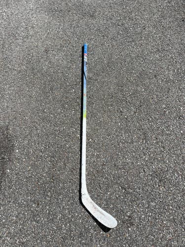 Intermediate Bauer Hyperlite 2 Left Hand Hockey Stick P28 (Used)