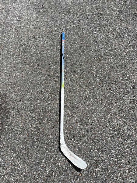 Intermediate Bauer Hyperlite 2 Left Hand Hockey Stick P28 (Used)