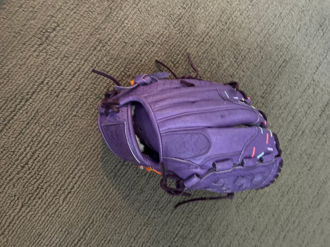 RH Baseball Glove 11.75" (New)