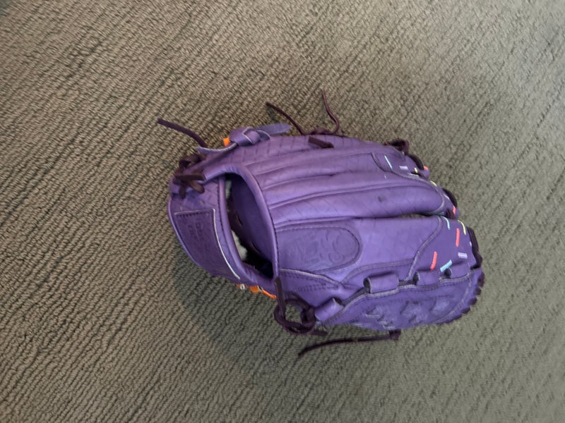 RH Baseball Glove 11.75" (New)
