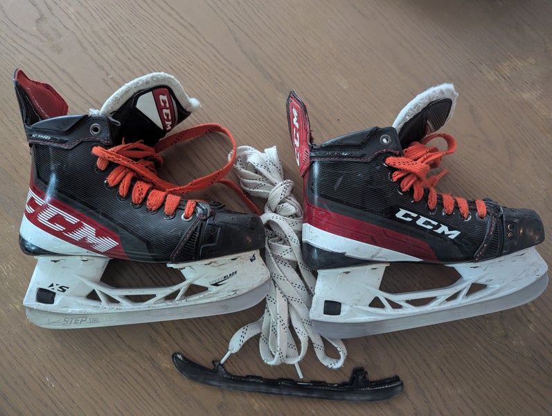 CCM JetSpeed FT4 Hockey Skates Regular Width Size 4.5 (Used)