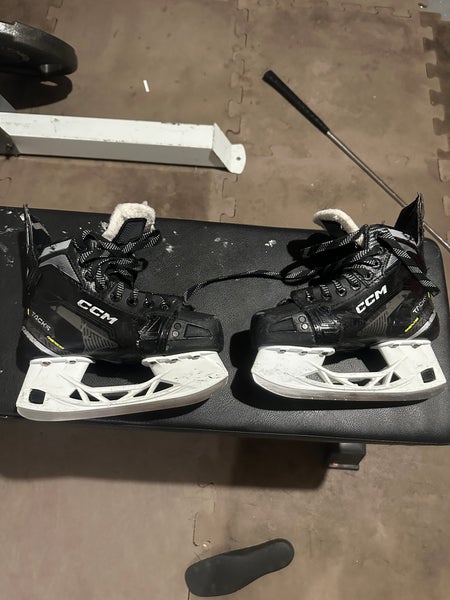 CCM AS-580 Hockey Skates Wide Width Size 2.5 (Used)