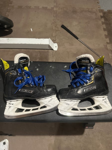 Bauer Supreme S29 Hockey Skates Regular Width Size 1 (Used)