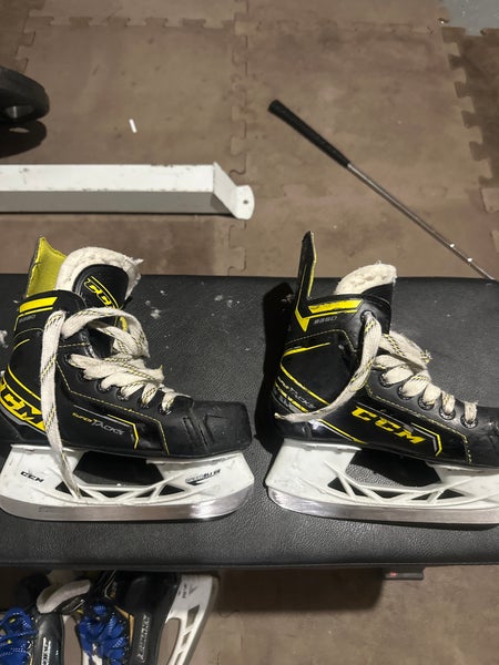 CCM Super Tacks 9380 Hockey Skates Regular Width 13.5 (Used)
