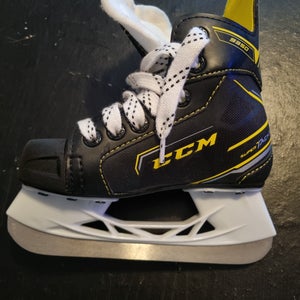 CCM Super Tacks 9350 Hockey Skates 10 (Used)