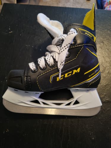 CCM Super Tacks 9350 Hockey Skates 10 (Used)