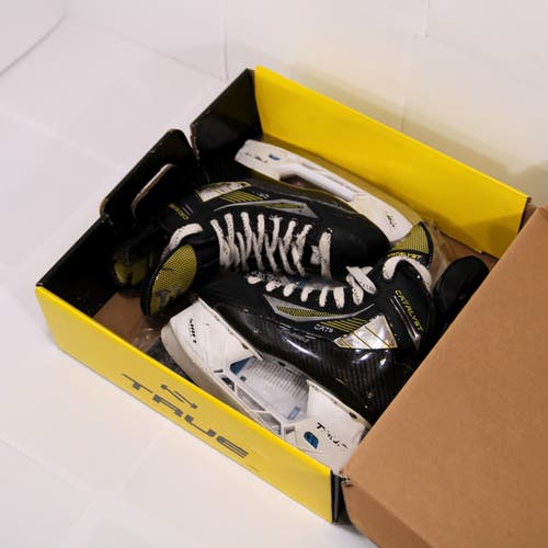 True Catalyst 9 Size 5.5 Ice Hockey Skates (Used)