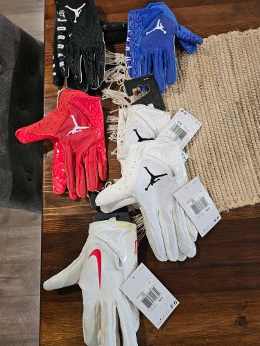 Adult Medium Air Jordan Gloves (New)