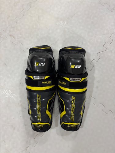 Junior Bauer Supreme S29 11" Shin Pads (New)