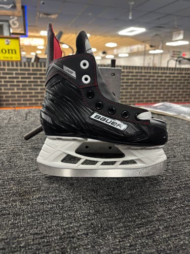 Bauer Nexus N5000 Hockey Skates Regular Width 11 (New)