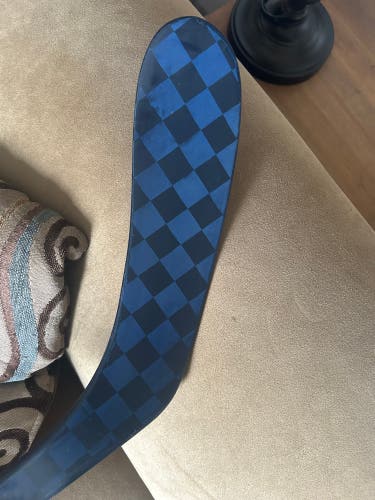 Senior  Pro Blackout Right Handed Hockey Stick P28 Pro Stock (New)
