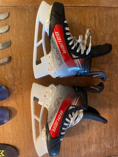 Bauer Vapor Hyperlite 2 Custom Red Hockey Skates Size 8 Fit 1 With 1 Set Of Blades