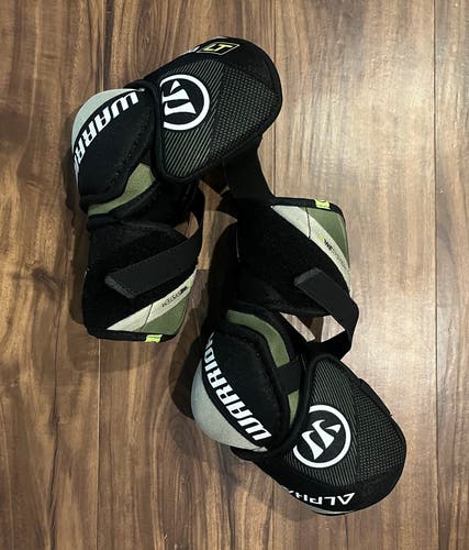 Senior Medium Warrior Alpha LT Elbow Pads (like new)