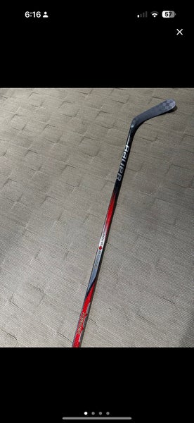 New Intermediate Bauer Right Handed Pro Stock Vapor Hyperlite 2 Hockey Stick