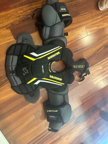 Small Vaughn Ventus SLR2 Goalie Chest Protector (Used)