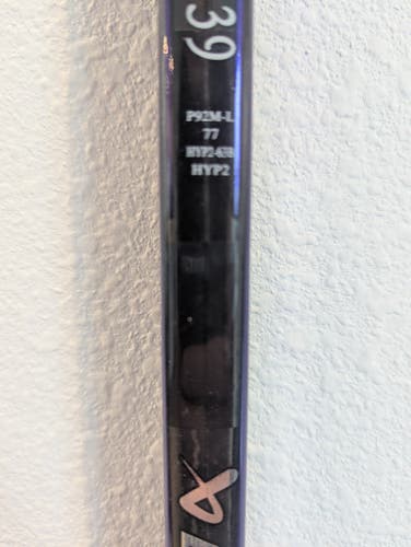 Bauer VAPOR HYPERLITE 2 Hockey Stick LEFT P92M CURVE 77 flex Senior D1 Pro Stock - Custom Purple