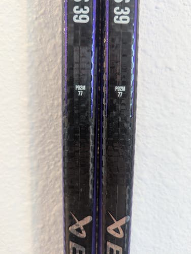 Bauer VAPOR HYPERLITE 2 Hockey Stick LEFT P92M CURVE 77 flex Senior D1 Pro Stock - 2 Pack