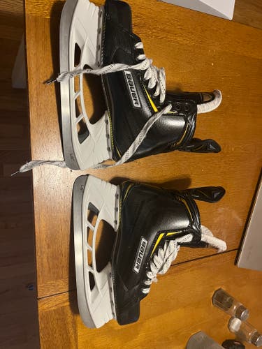 Bauer Supreme 2S Hockey Skates Regular Width 8 (Barely Used)