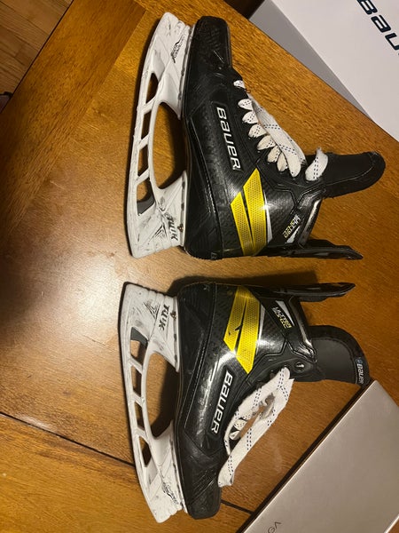 2020 Bauer Supreme UltraSonic Hockey Skates Regular Width Pro Stock 8 (Used)