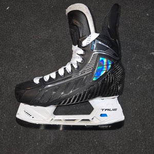 2024 True Pro Custom Hockey Skates 5.5 (Used)