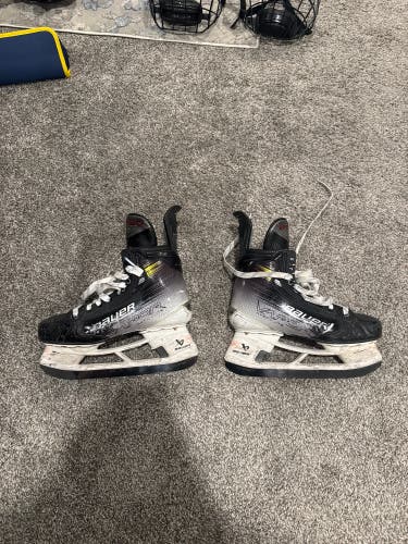 Bauer Vapor Hyperlite 2 Hockey Skates 7 (Used)