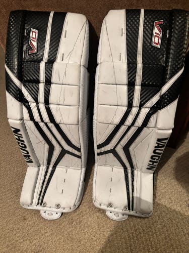 32" Vaughn V10 Goalie Leg Pads (Used)