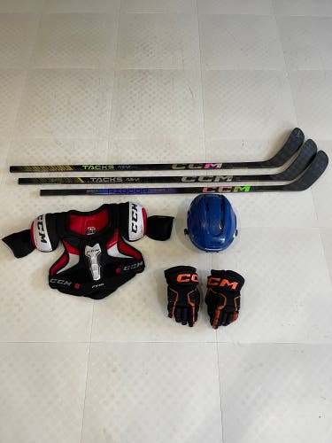 Junior CCM Right Handed Hockey Stick (Used)