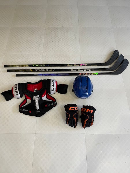 Junior CCM Right Handed Hockey Stick (Used)