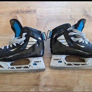 Used Junior True TF9 Hockey Goalie Skates Regular Width Size 2.5