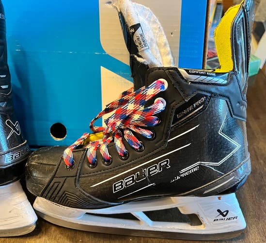 Bauer Ignite Pro+ Hockey Skates Regular Width 7.5 (Used)