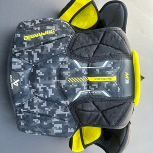 Junior Small Bauer Supreme M3 Shoulder Pads (Used)