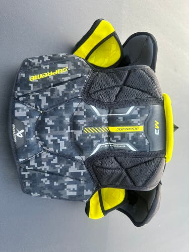 Junior Small Bauer Supreme M3 Shoulder Pads (Used)
