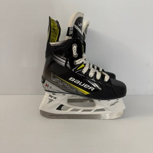 New Bauer Vapor X4 Hockey Skates R: Size 1 EE L: Size 1 D