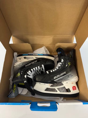 New Bauer Vapor Hyperlite 2 Hockey Skates Size 4.5 Fit 3